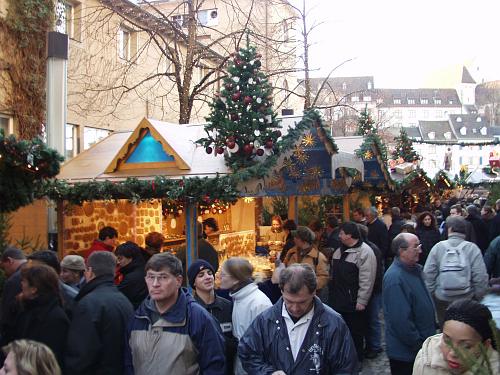 Änis-Paradies am Weihnachtsmarkt auf dem Barfüsserplatz in Basel: Viel Publikumsverkehr